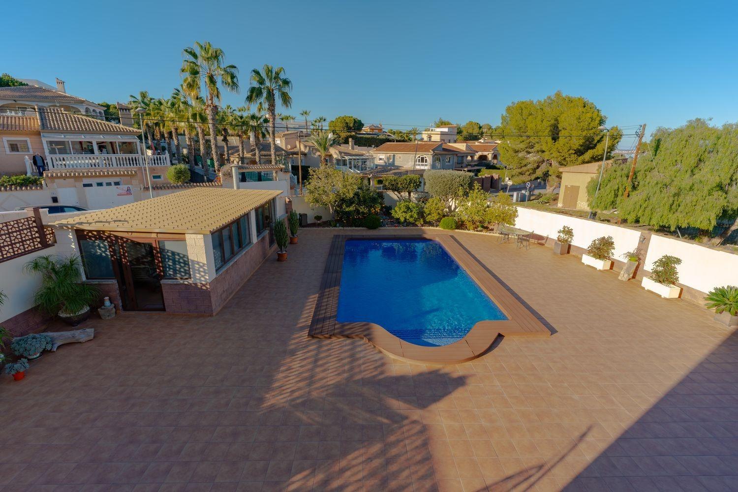For sale - 7 Bedroom 4 Bathroom Villa in Torrevieja - Los Balcones - Los Altos Del Edén  - Alicante