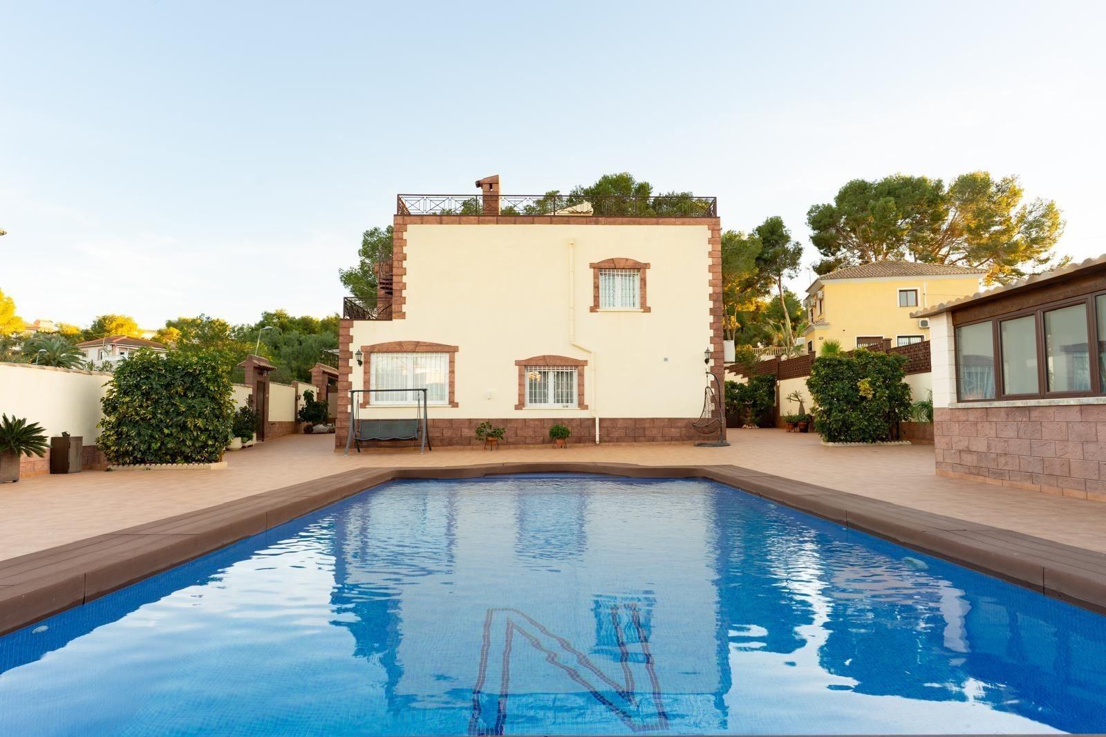 For sale - 7 Bedroom 4 Bathroom Villa in Torrevieja - Los Balcones - Los Altos Del Edén  - Alicante