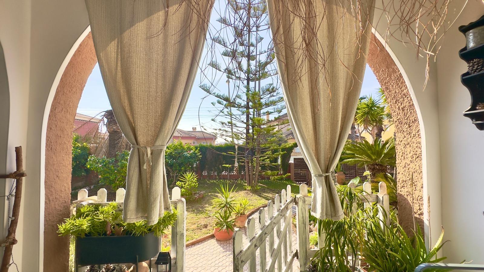 For sale - 3 Bedroom 1 Bathroom Villa in Torrevieja - Torreblanca  - Alicante