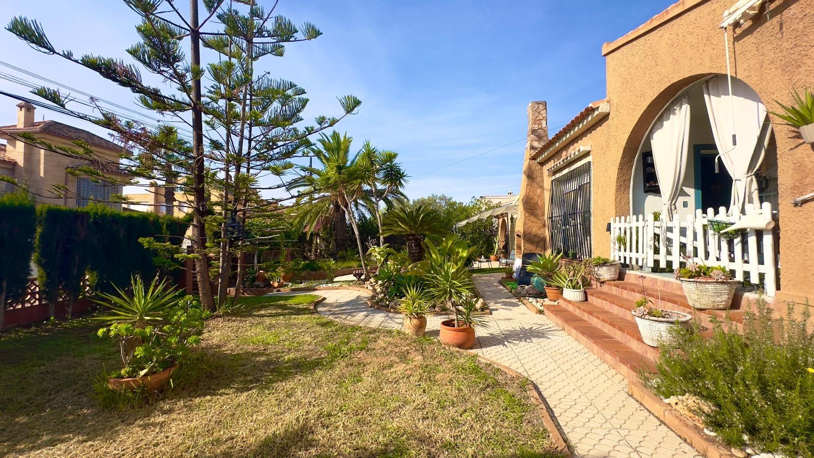 For sale - 3 Bedroom 1 Bathroom Villa in Torrevieja - Torreblanca  - Alicante