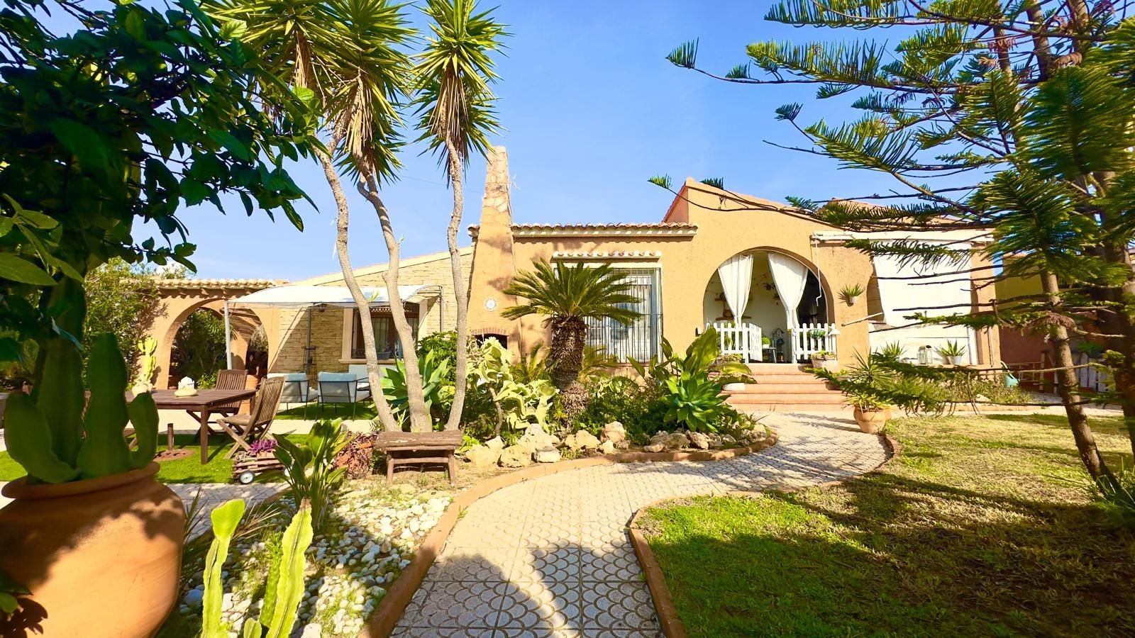 For sale - 3 Bedroom 1 Bathroom Villa in Torrevieja - Torreblanca  - Alicante