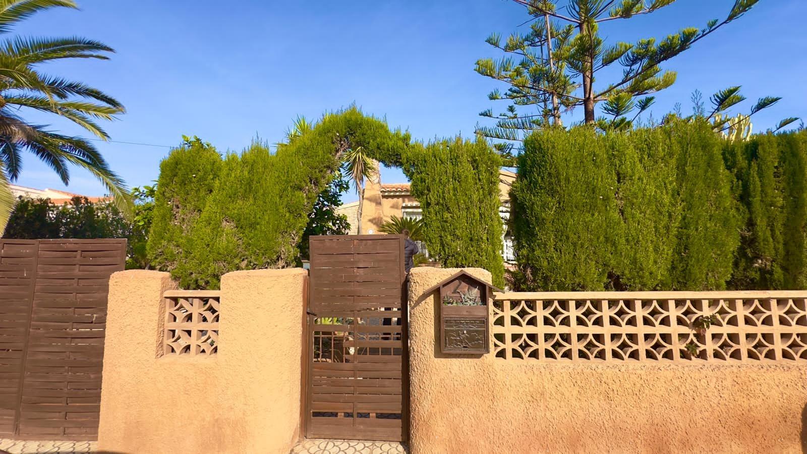 For sale - 3 Bedroom 1 Bathroom Villa in Torrevieja - Torreblanca  - Alicante