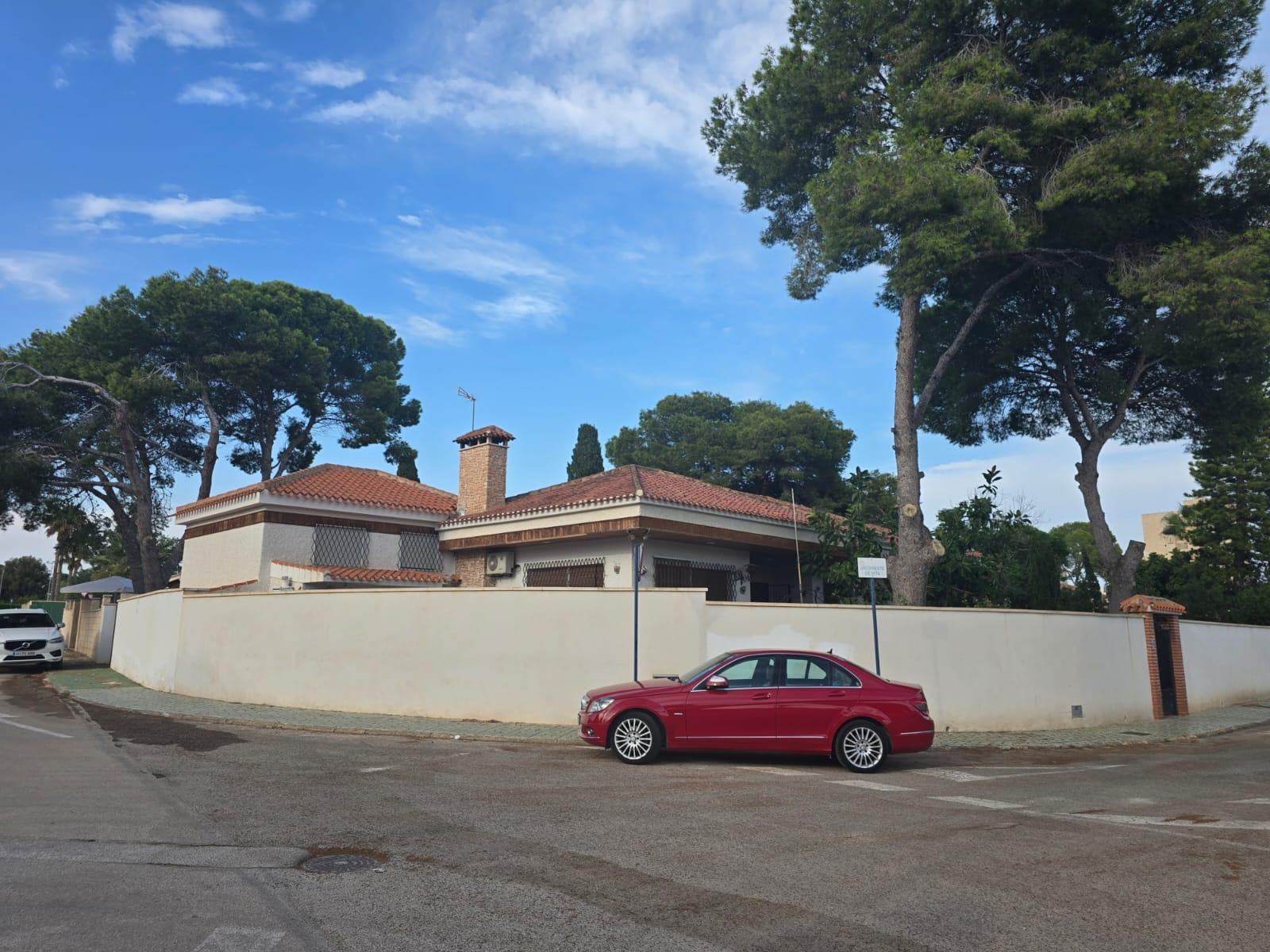 For sale - 7 Bedroom 4 Bathroom Villa in Orihuela Costa - Campoamor  - Alicante