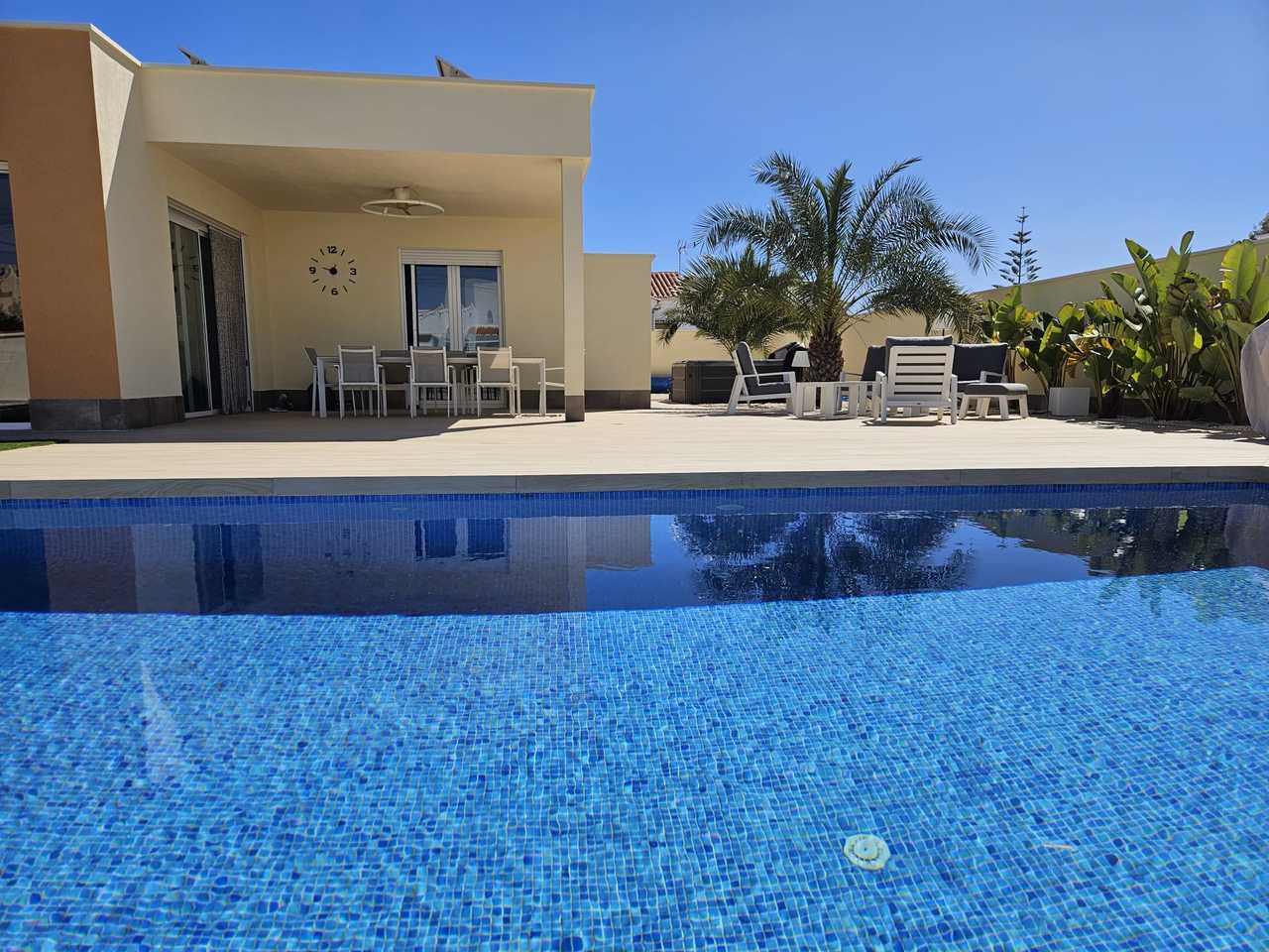For sale - 4 Bedroom 2 Bathroom Villa in Torrevieja - Costa Blanca  - Alicante