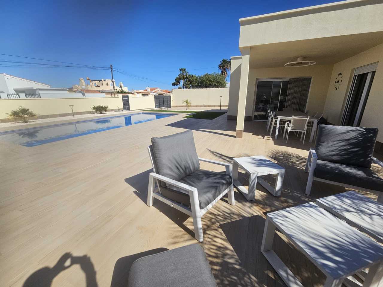 For sale - 4 Bedroom 2 Bathroom Villa in Torrevieja - Costa Blanca  - Alicante