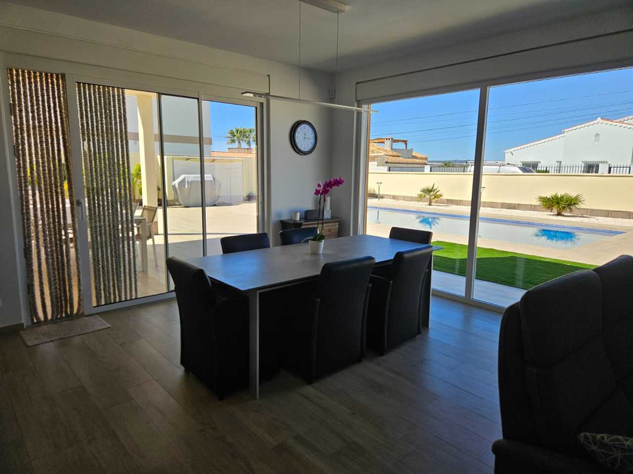 For sale - 4 Bedroom 2 Bathroom Villa in Torrevieja - Costa Blanca  - Alicante