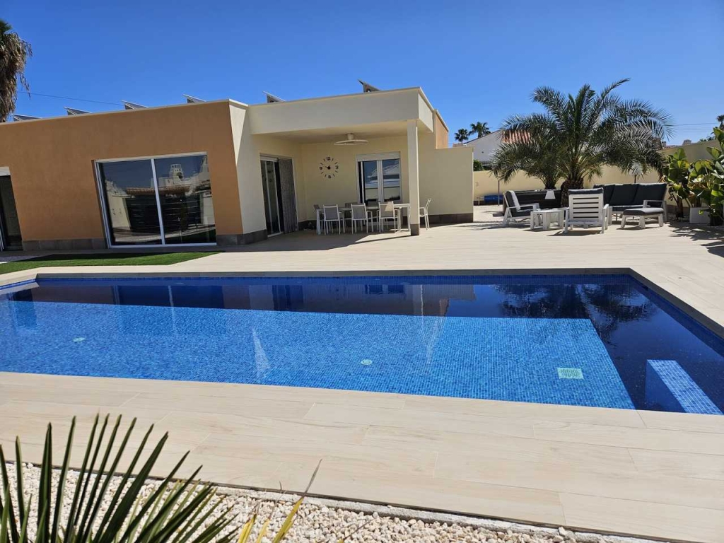 4 Bedroom 2 Bathroom Villa in Torrevieja