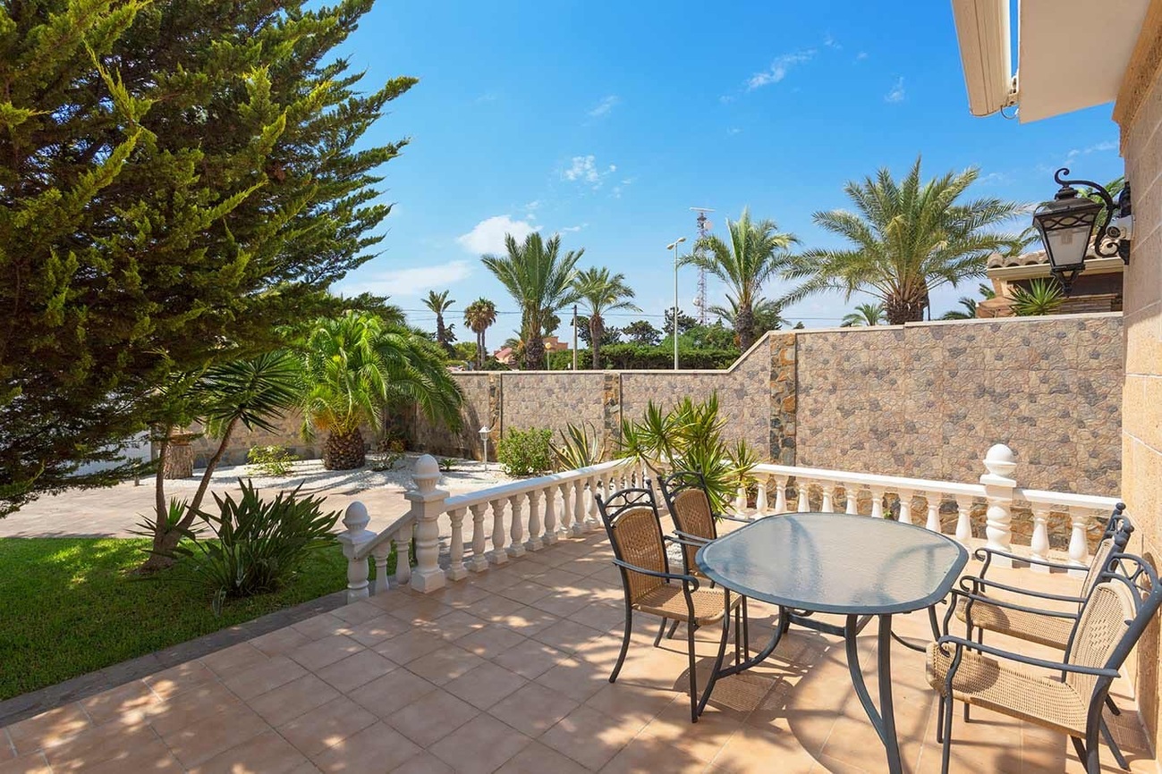 For sale - 5 Bedroom 5 Bathroom Villa in Orihuela Costa - Costa Blanca  - Alicante