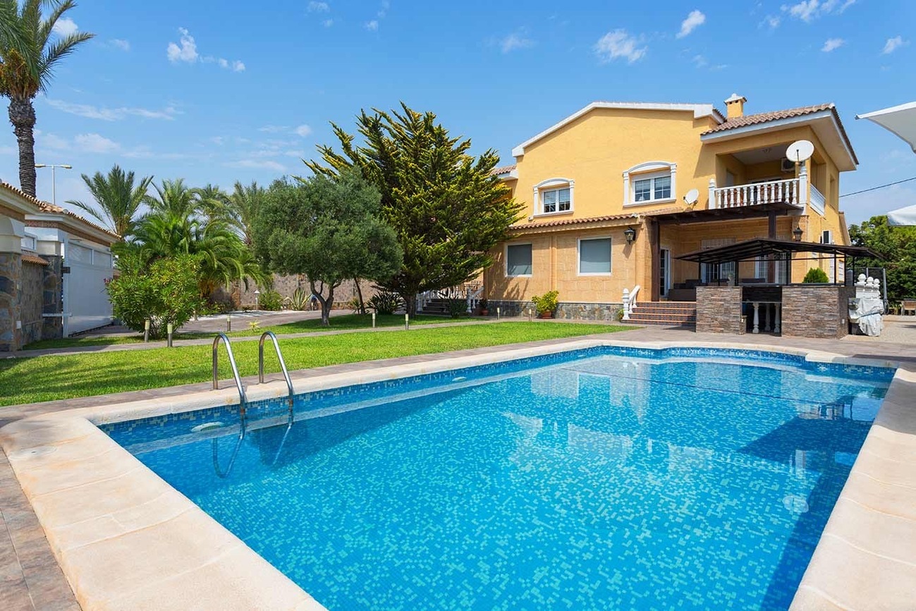 For sale - 5 Bedroom 5 Bathroom Villa in Orihuela Costa - Costa Blanca  - Alicante