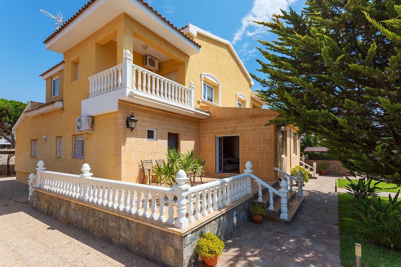 For sale - 5 Bedroom 5 Bathroom Villa in Orihuela Costa - Costa Blanca  - Alicante