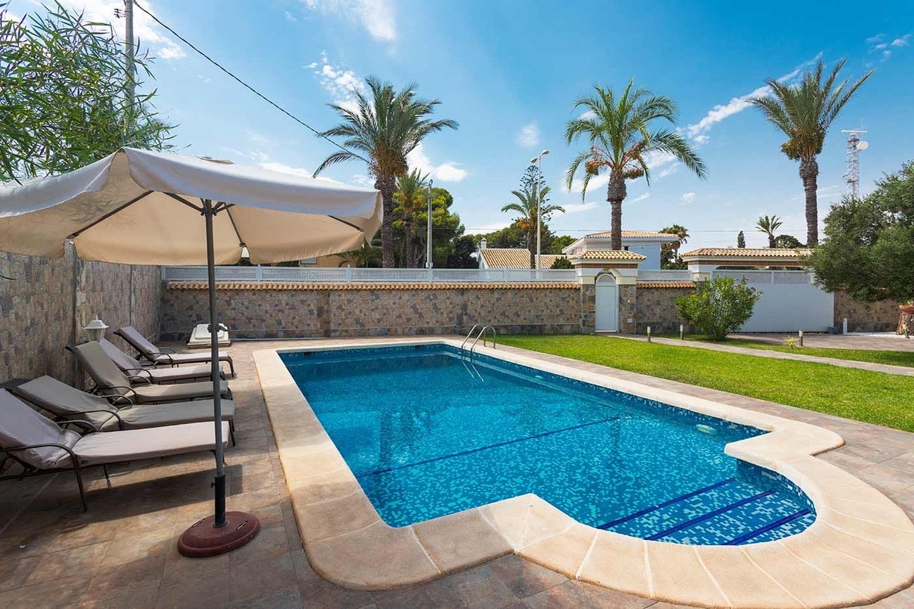 For sale - 5 Bedroom 5 Bathroom Villa in Orihuela Costa - Costa Blanca  - Alicante