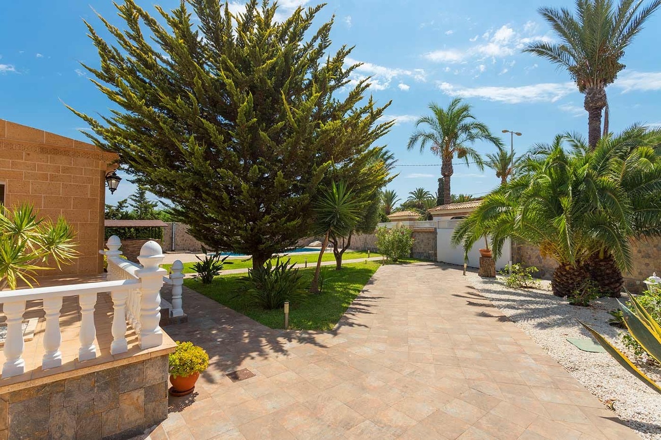 For sale - 5 Bedroom 5 Bathroom Villa in Orihuela Costa - Costa Blanca  - Alicante