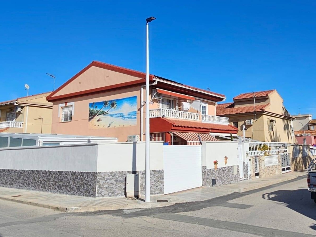 3 Bedroom 2 Bathroom Town House in Santiago de la Ribera