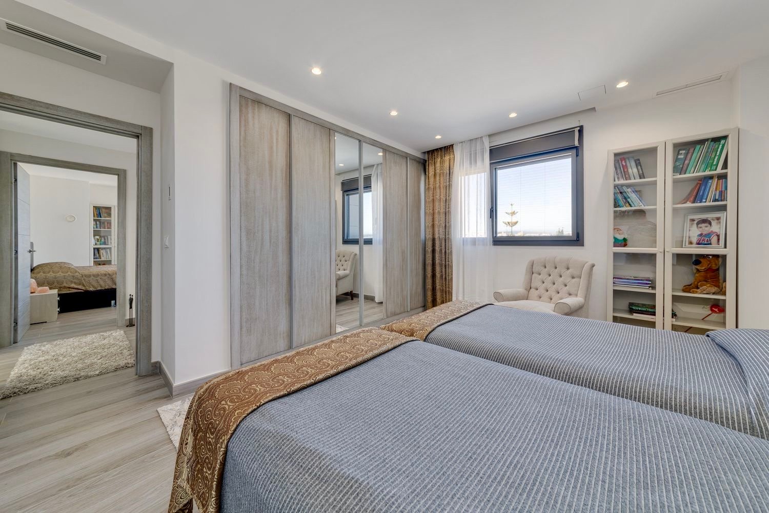 For sale - 3 Bedroom 4 Bathroom Villa in Torrevieja - Costa Blanca  - Alicante