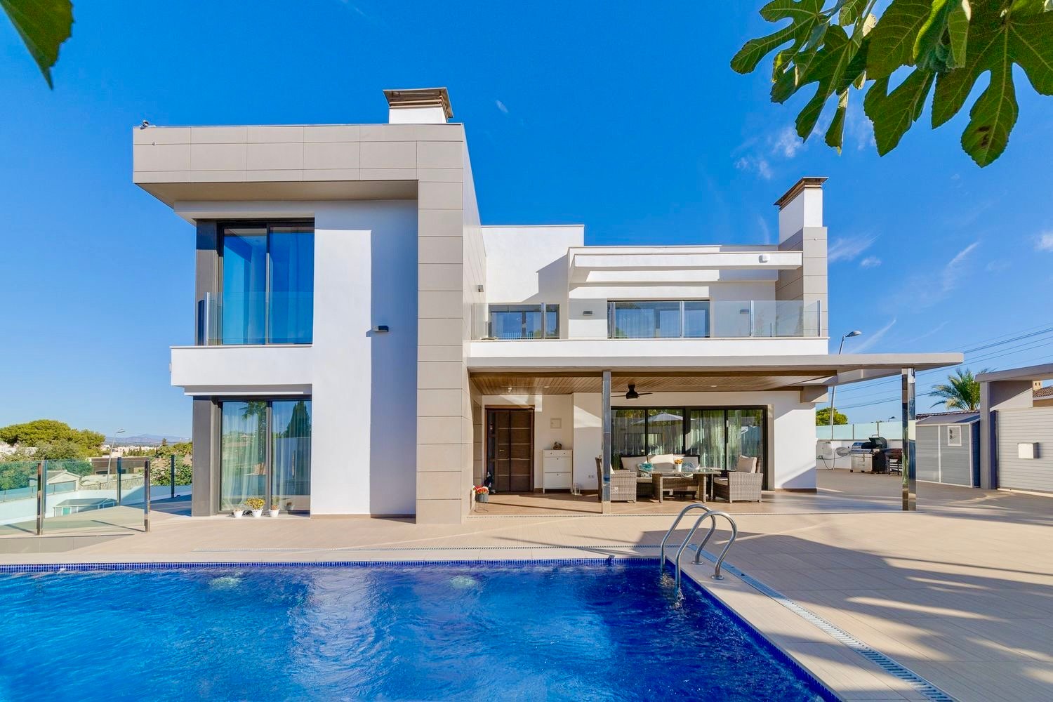 For sale - 3 Bedroom 4 Bathroom Villa in Torrevieja - Costa Blanca  - Alicante