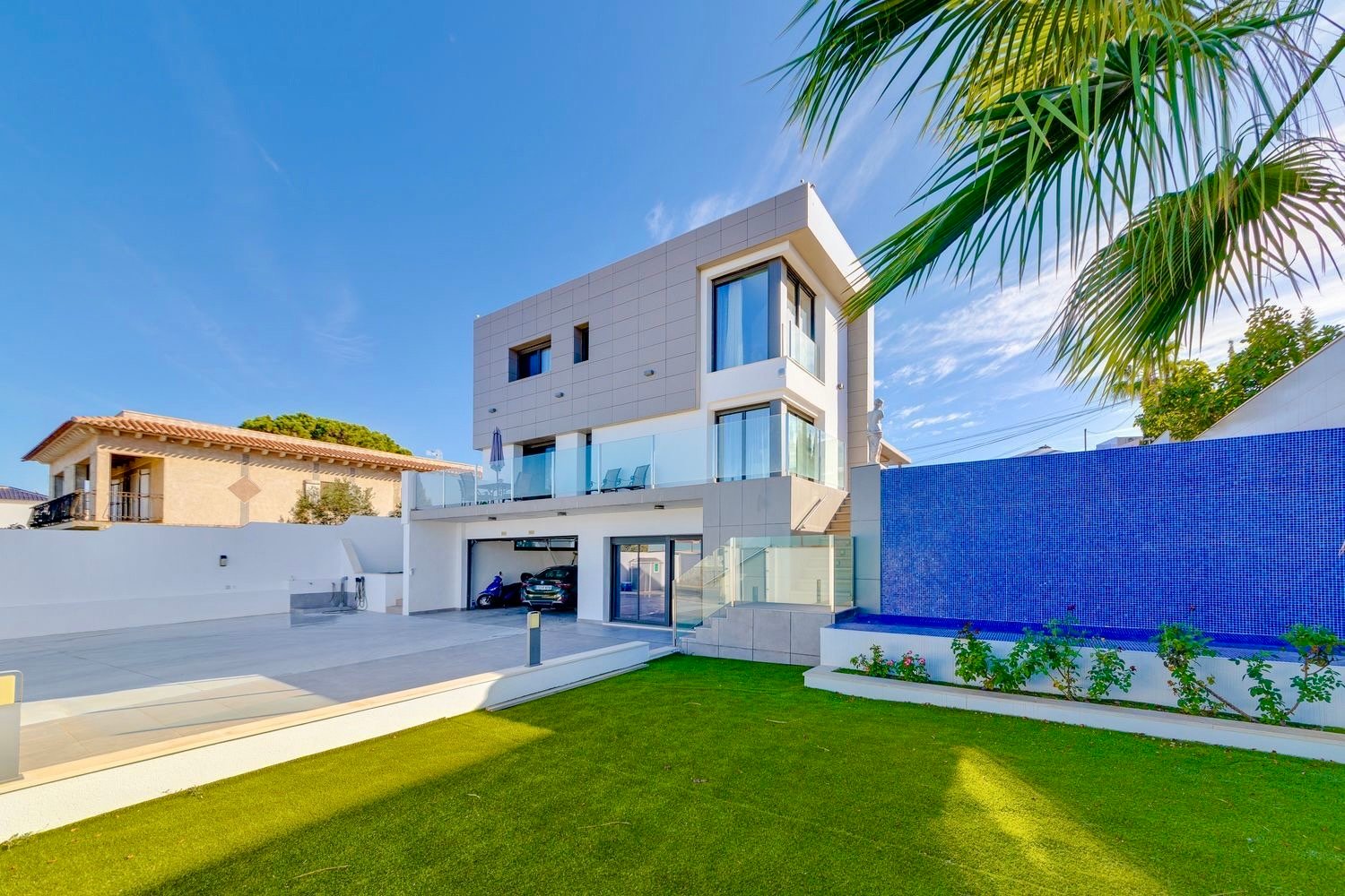 For sale - 3 Bedroom 4 Bathroom Villa in Torrevieja - Costa Blanca  - Alicante