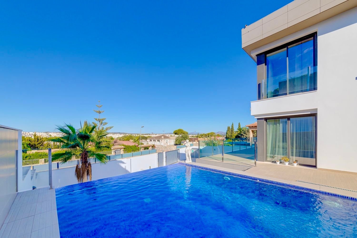 For sale - 3 Bedroom 4 Bathroom Villa in Torrevieja - Costa Blanca  - Alicante