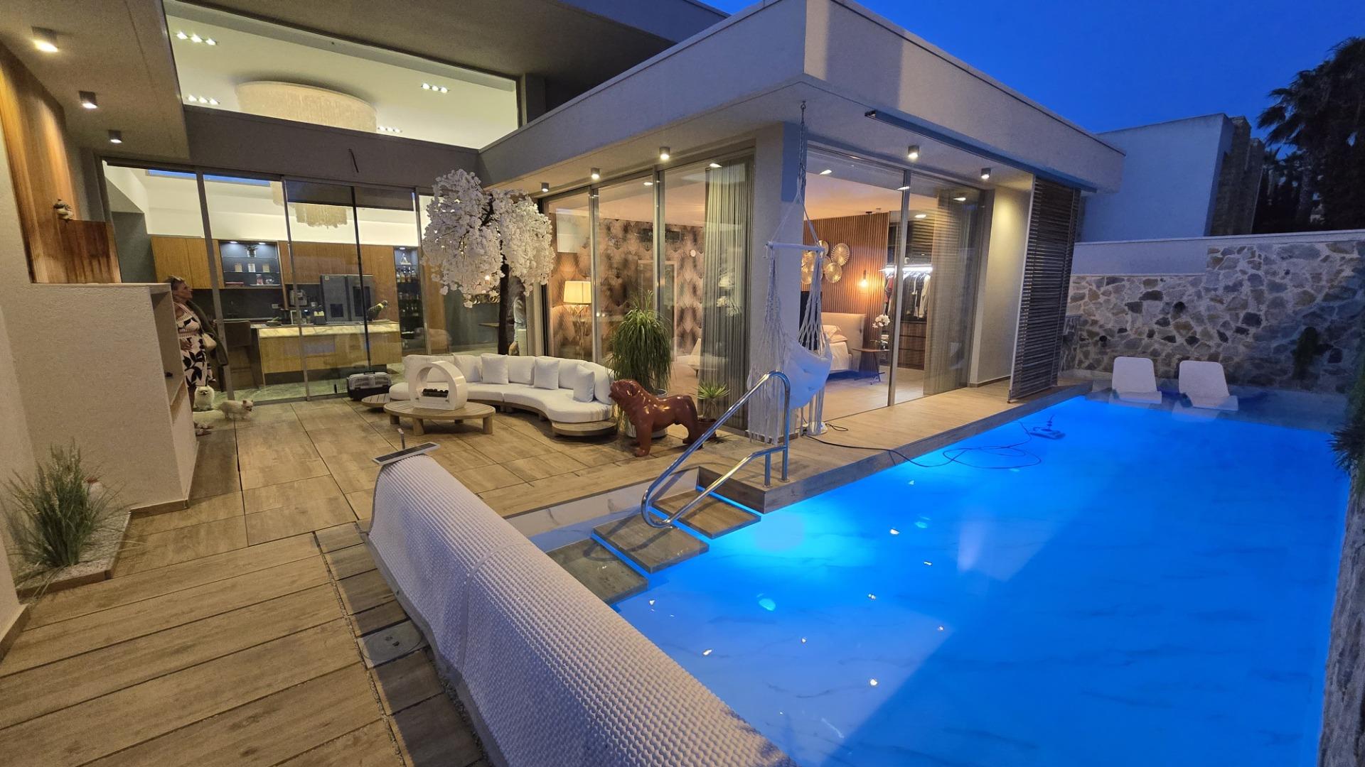 For sale - 4 Bedroom 3 Bathroom Villa in Benijofar - Residencial Benimar  - Alicante