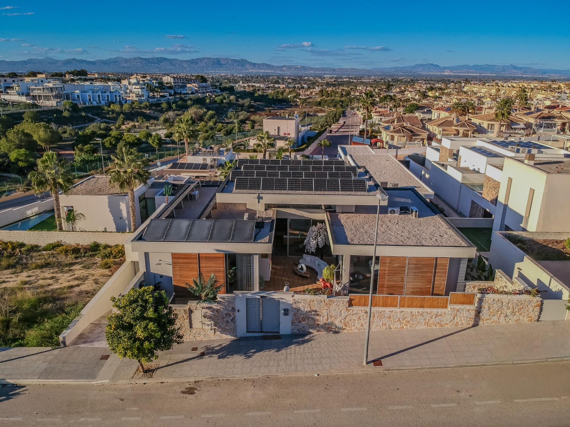 For sale - 4 Bedroom 3 Bathroom Villa in Benijofar - Residencial Benimar  - Alicante
