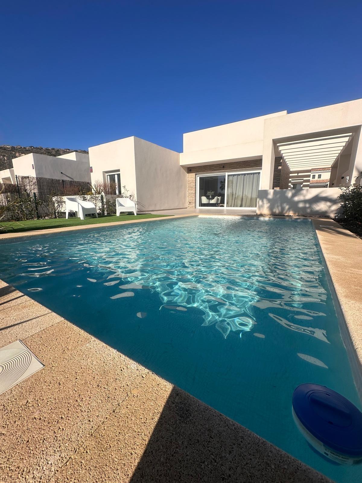 For sale - 4 Bedroom 4 Bathroom Villa in Algorfa - Algorfa  - Alicante