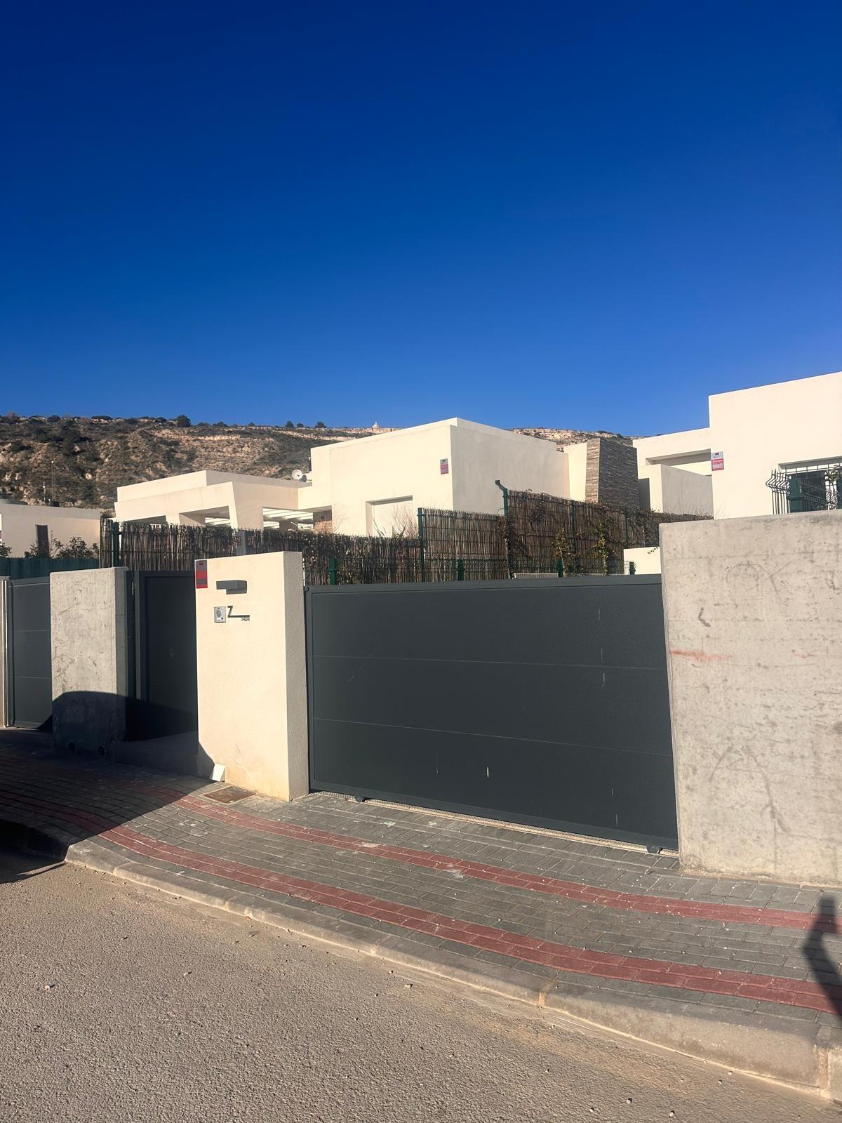 For sale - 4 Bedroom 4 Bathroom Villa in Algorfa - Algorfa  - Alicante