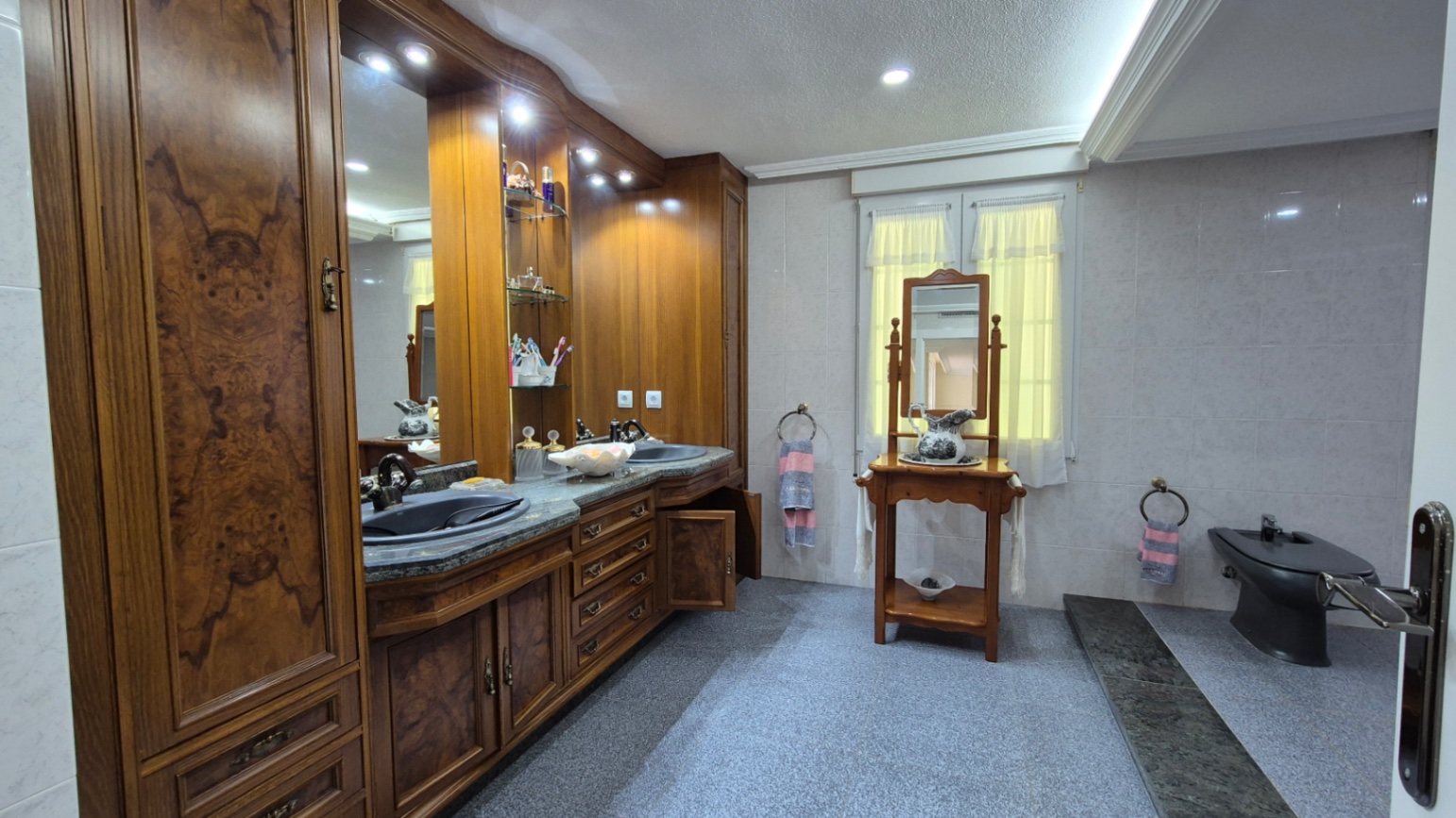 For sale - 7 Bedroom 3 Bathroom Villa in Orihuela - Inland  - Alicante