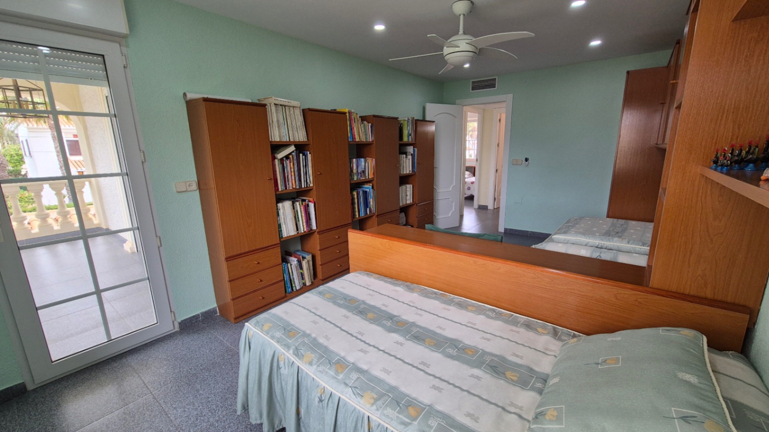For sale - 7 Bedroom 3 Bathroom Villa in Orihuela - Inland  - Alicante
