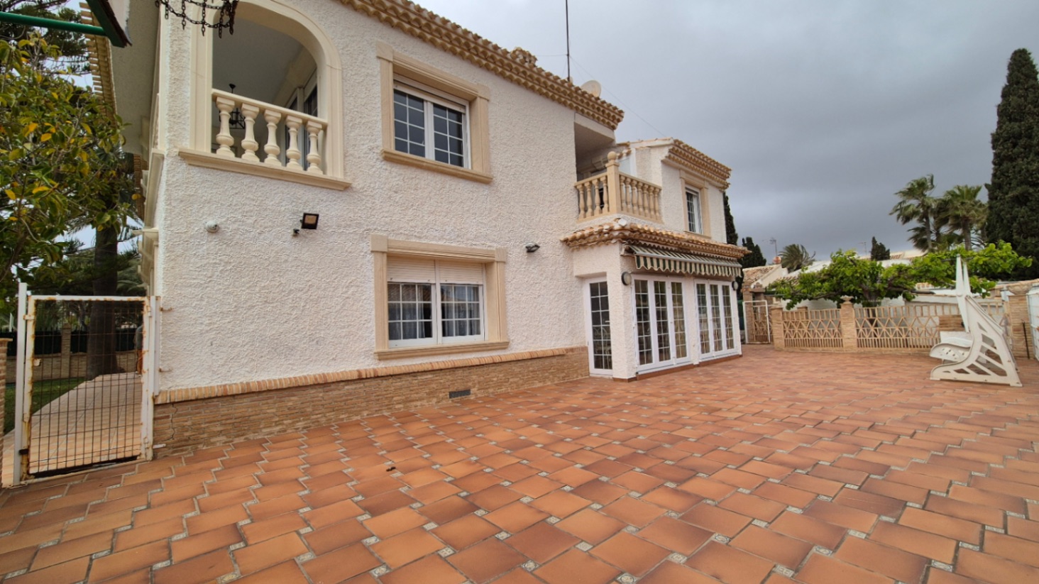 For sale - 7 Bedroom 3 Bathroom Villa in Orihuela - Inland  - Alicante
