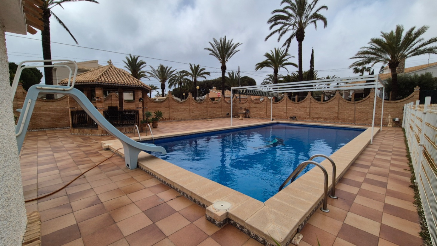 For sale - 7 Bedroom 3 Bathroom Villa in Orihuela - Inland  - Alicante
