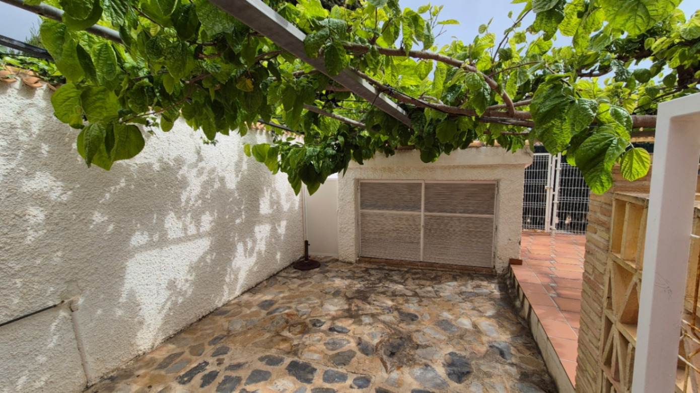 For sale - 7 Bedroom 3 Bathroom Villa in Orihuela - Inland  - Alicante