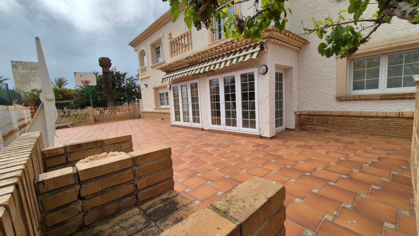 For sale - 7 Bedroom 3 Bathroom Villa in Orihuela - Inland  - Alicante
