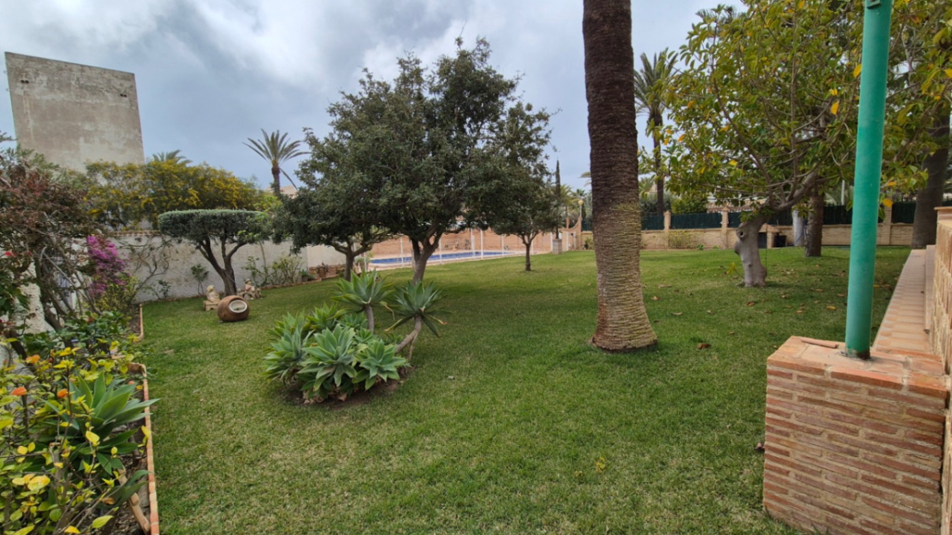 For sale - 7 Bedroom 3 Bathroom Villa in Orihuela - Inland  - Alicante
