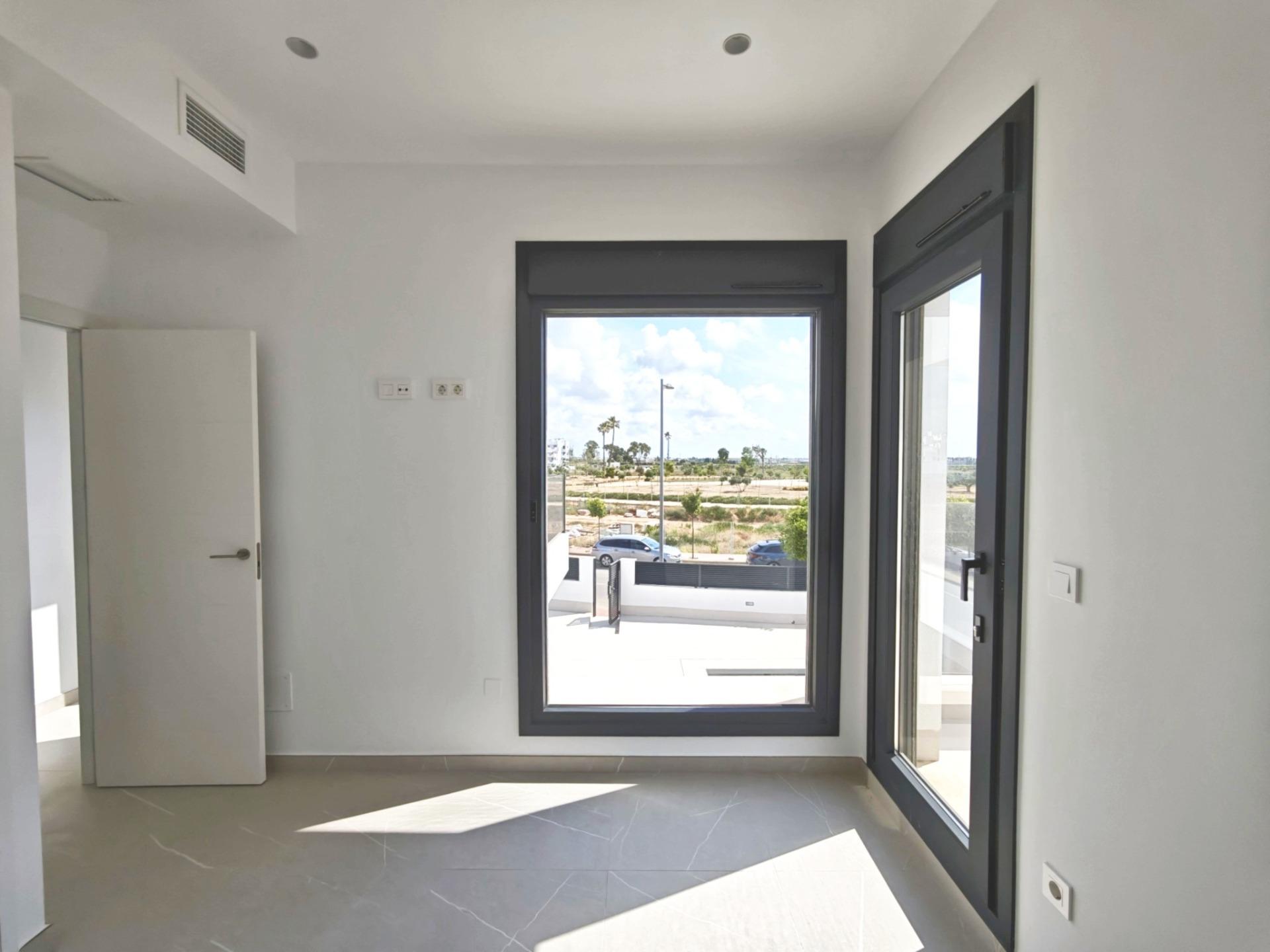 For sale - 6 Bedroom 3 Bathroom Villa in Los Alcazares - Dolores De Pacheco-santa Rosalía  - Murcia