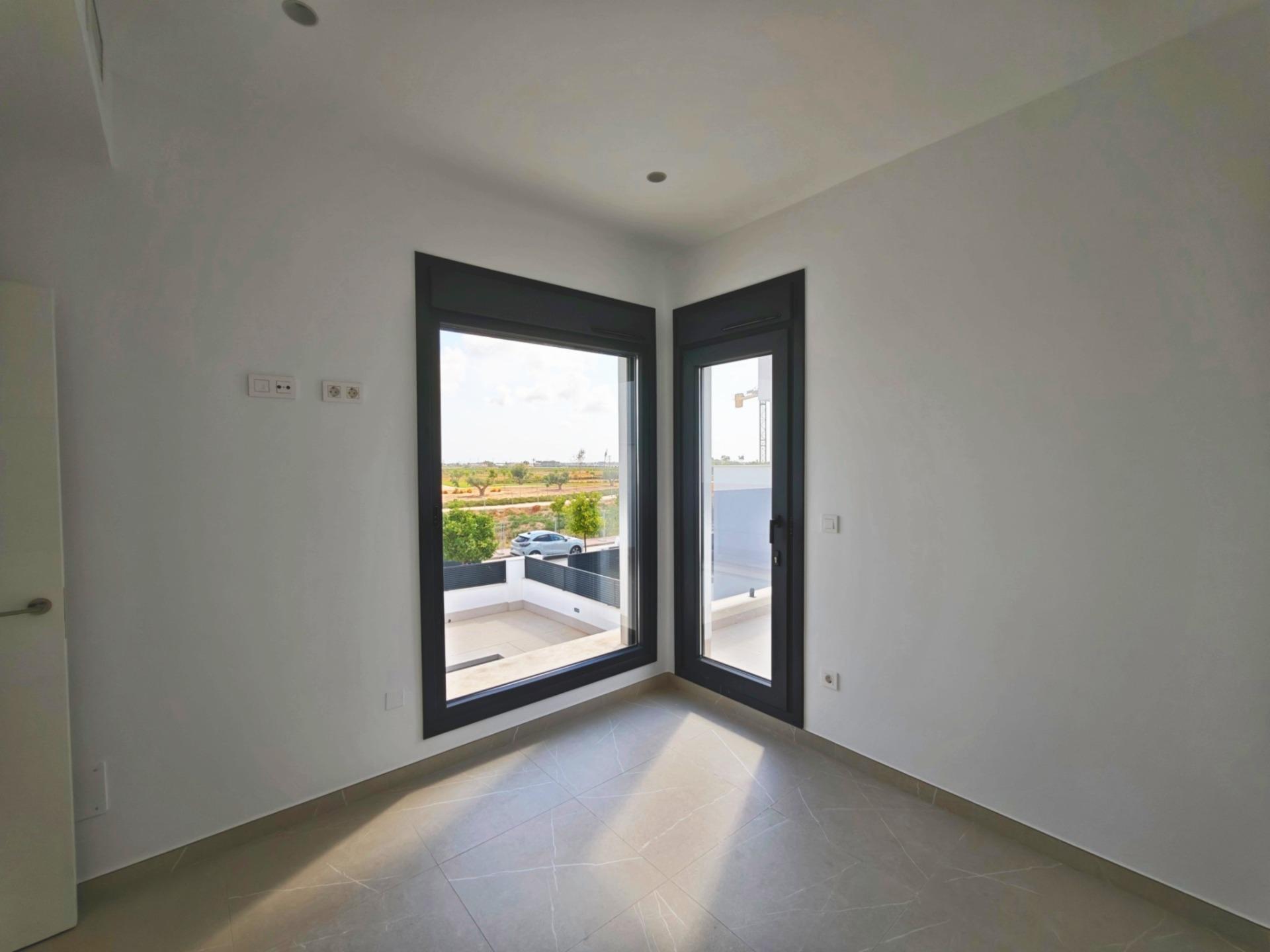 For sale - 6 Bedroom 3 Bathroom Villa in Los Alcazares - Dolores De Pacheco-santa Rosalía  - Murcia