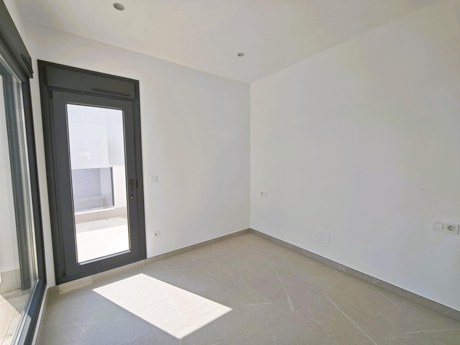 For sale - 6 Bedroom 3 Bathroom Villa in Los Alcazares - Dolores De Pacheco-santa Rosalía  - Murcia
