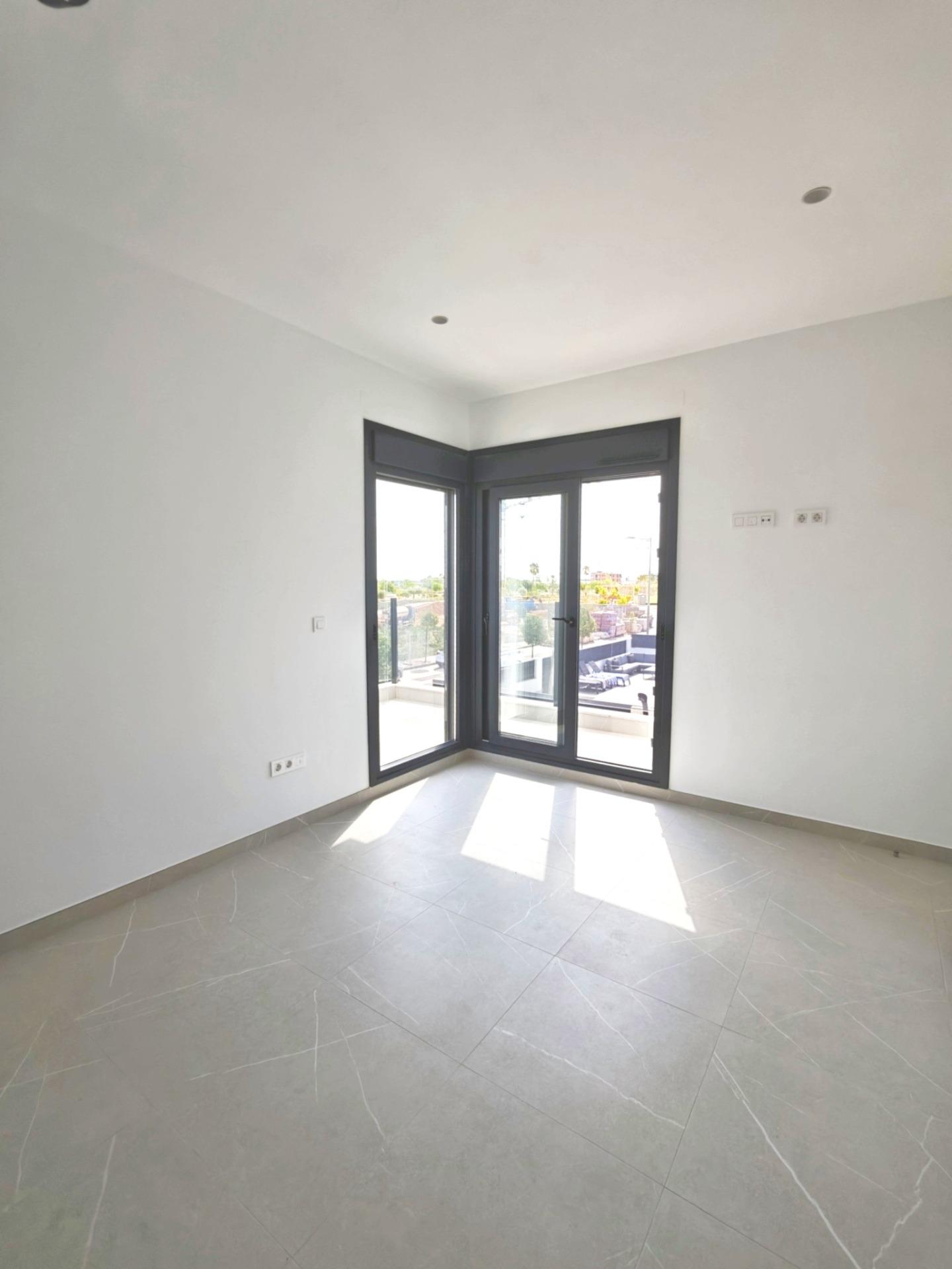For sale - 6 Bedroom 3 Bathroom Villa in Los Alcazares - Dolores De Pacheco-santa Rosalía  - Murcia