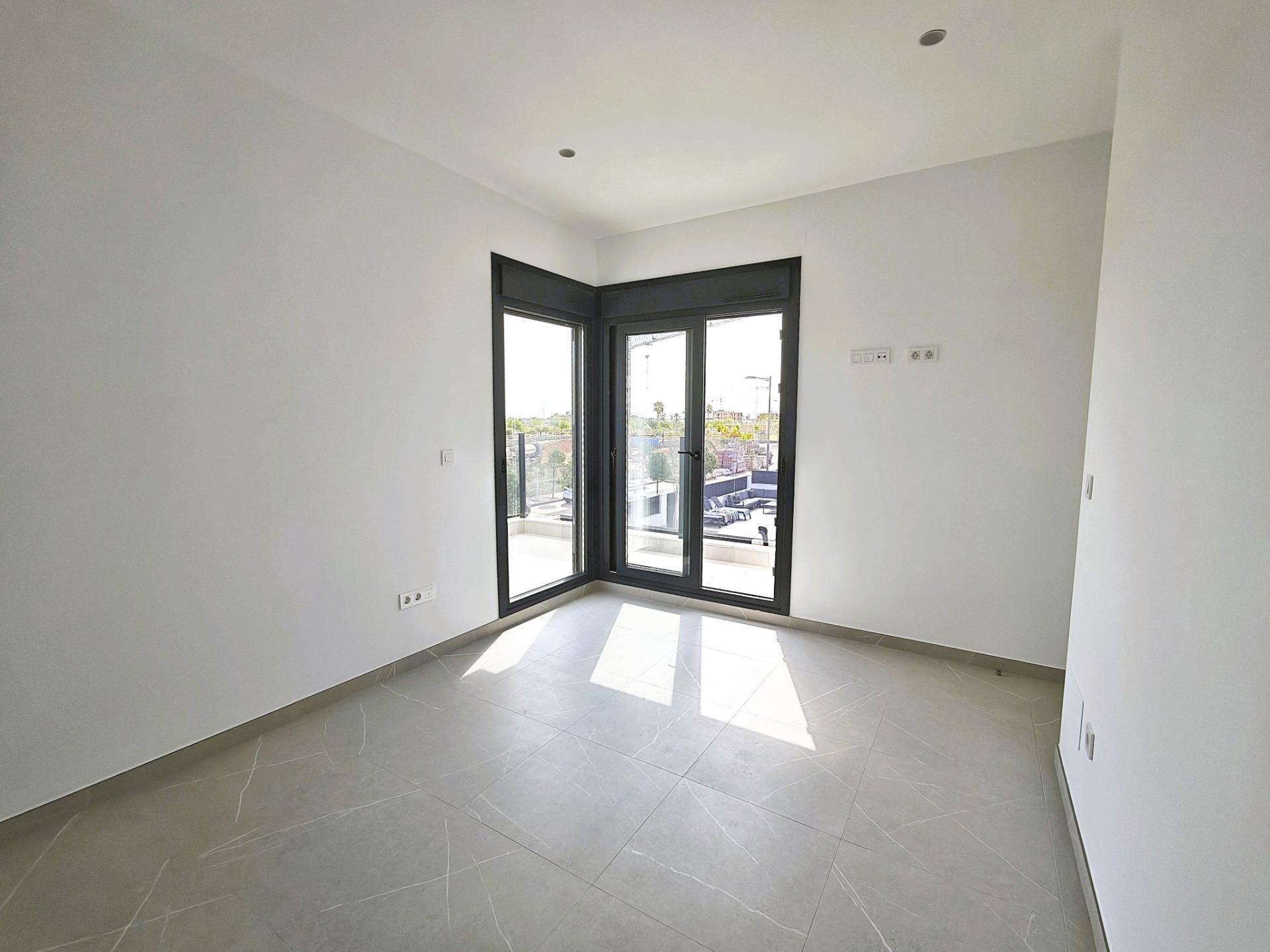 For sale - 6 Bedroom 3 Bathroom Villa in Los Alcazares - Dolores De Pacheco-santa Rosalía  - Murcia