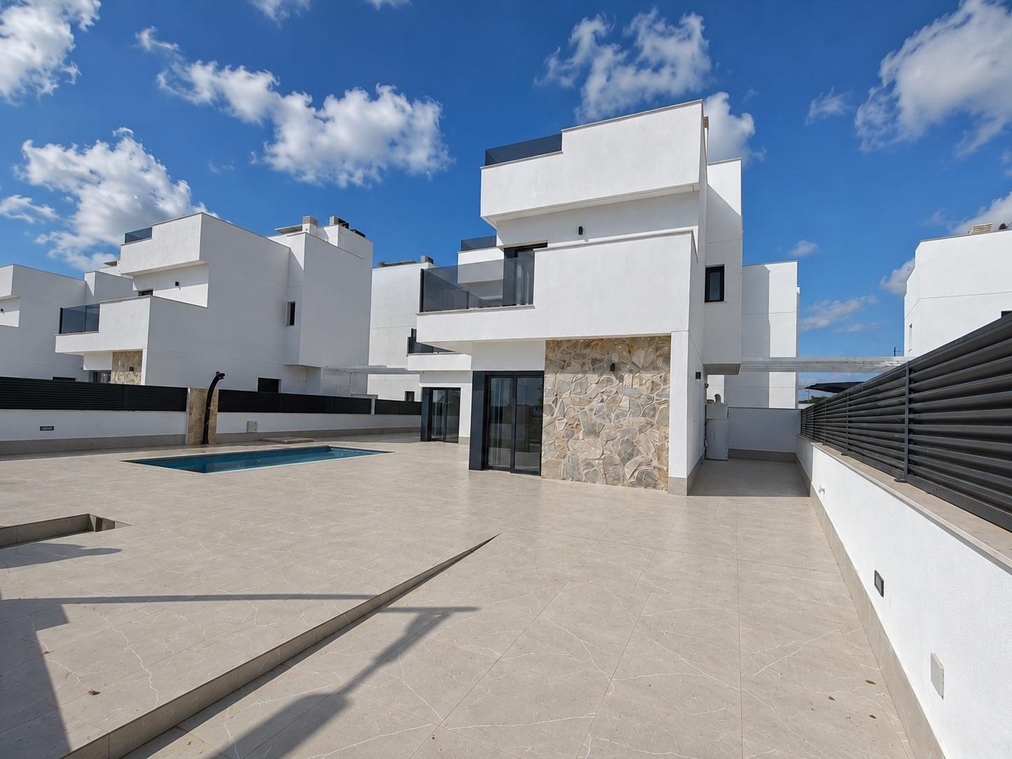 For sale - 6 Bedroom 3 Bathroom Villa in Los Alcazares - Dolores De Pacheco-santa Rosalía  - Murcia