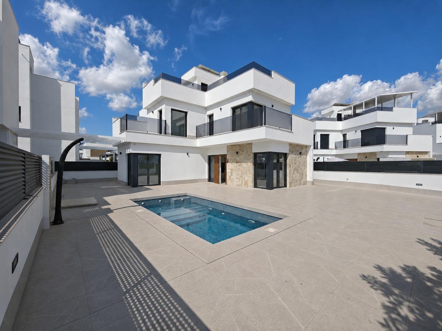 For sale - 6 Bedroom 3 Bathroom Villa in Los Alcazares - Dolores De Pacheco-santa Rosalía  - Murcia