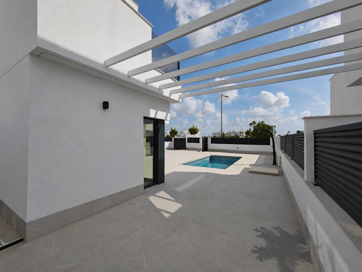 For sale - 6 Bedroom 3 Bathroom Villa in Los Alcazares - Dolores De Pacheco-santa Rosalía  - Murcia