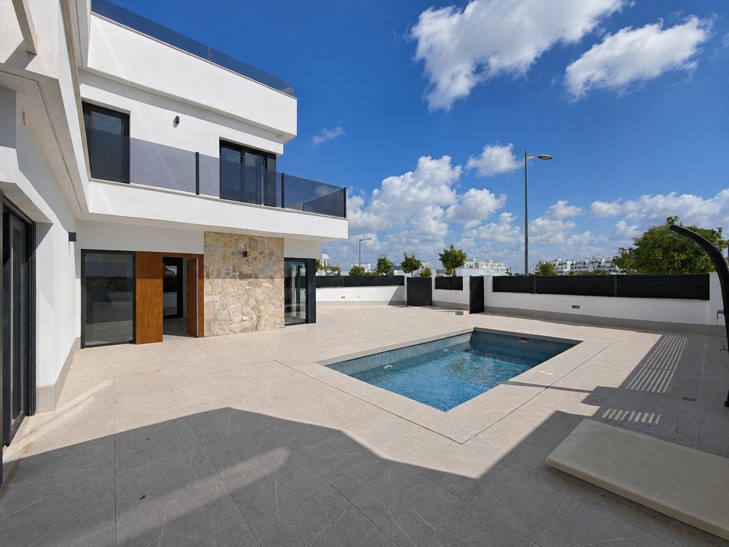For sale - 6 Bedroom 3 Bathroom Villa in Los Alcazares - Dolores De Pacheco-santa Rosalía  - Murcia