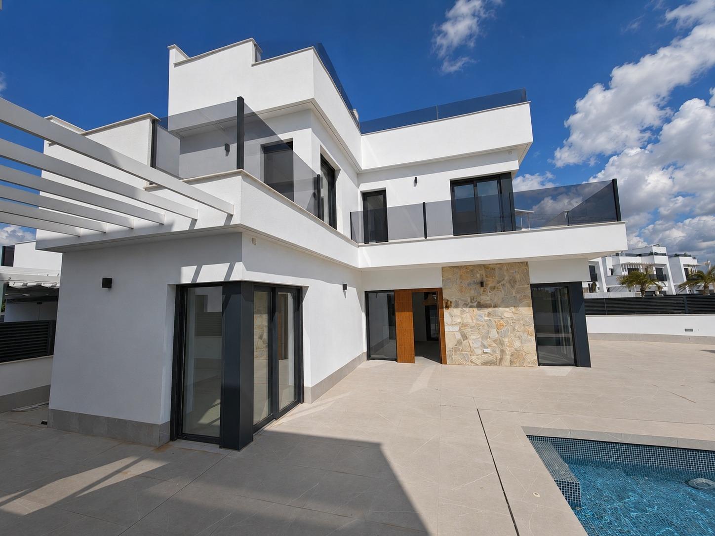 For sale - 6 Bedroom 3 Bathroom Villa in Los Alcazares - Dolores De Pacheco-santa Rosalía  - Murcia