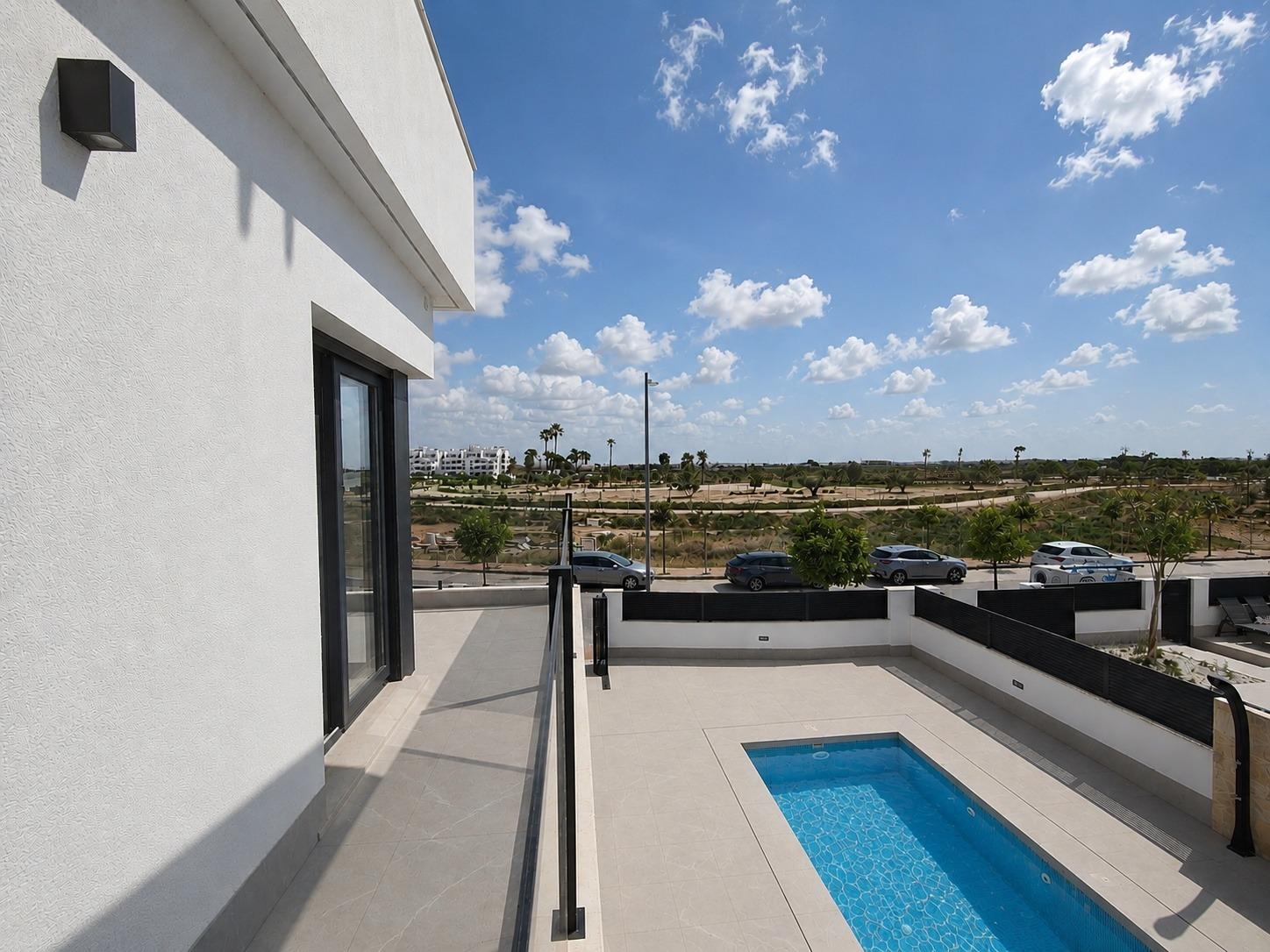 For sale - 6 Bedroom 3 Bathroom Villa in Los Alcazares - Dolores De Pacheco-santa Rosalía  - Murcia