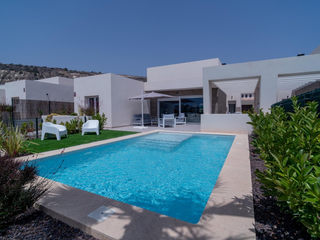 3 Bedroom 2 Bathroom Villa in Algorfa