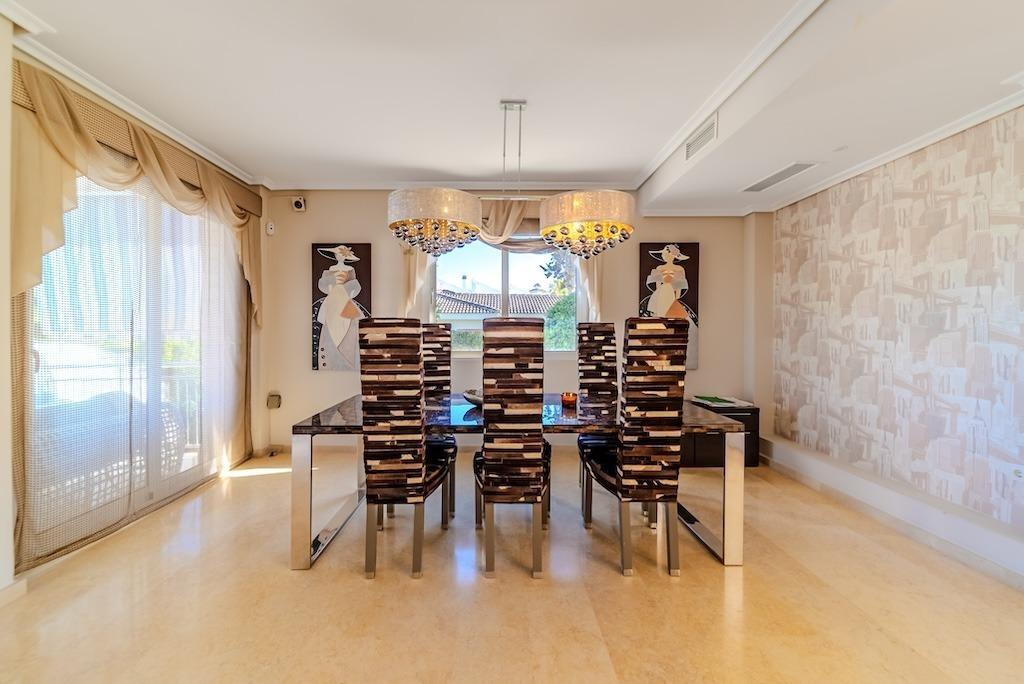 For sale - 5 Bedroom 4 Bathroom Villa in Torrevieja - Torre La Mata  - Alicante