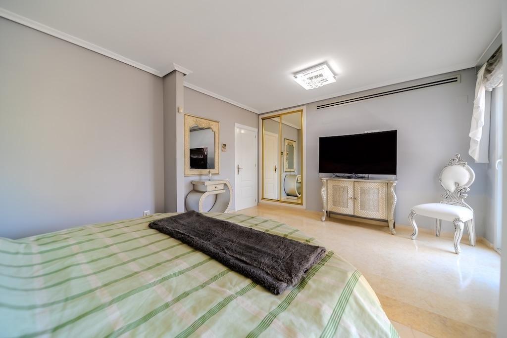 For sale - 5 Bedroom 4 Bathroom Villa in Torrevieja - Torre La Mata  - Alicante