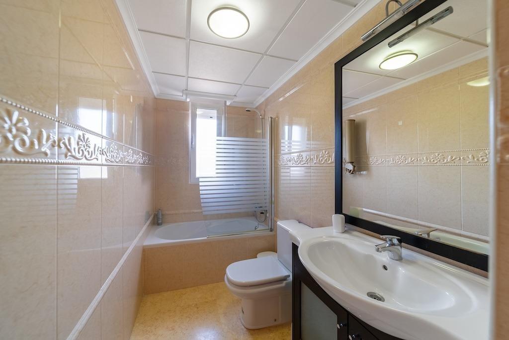 For sale - 5 Bedroom 4 Bathroom Villa in Torrevieja - Torre La Mata  - Alicante