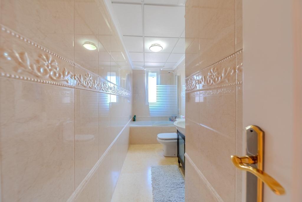 For sale - 5 Bedroom 4 Bathroom Villa in Torrevieja - Torre La Mata  - Alicante