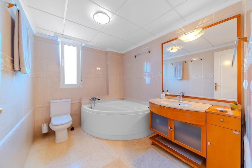 For sale - 5 Bedroom 4 Bathroom Villa in Torrevieja - Torre La Mata  - Alicante
