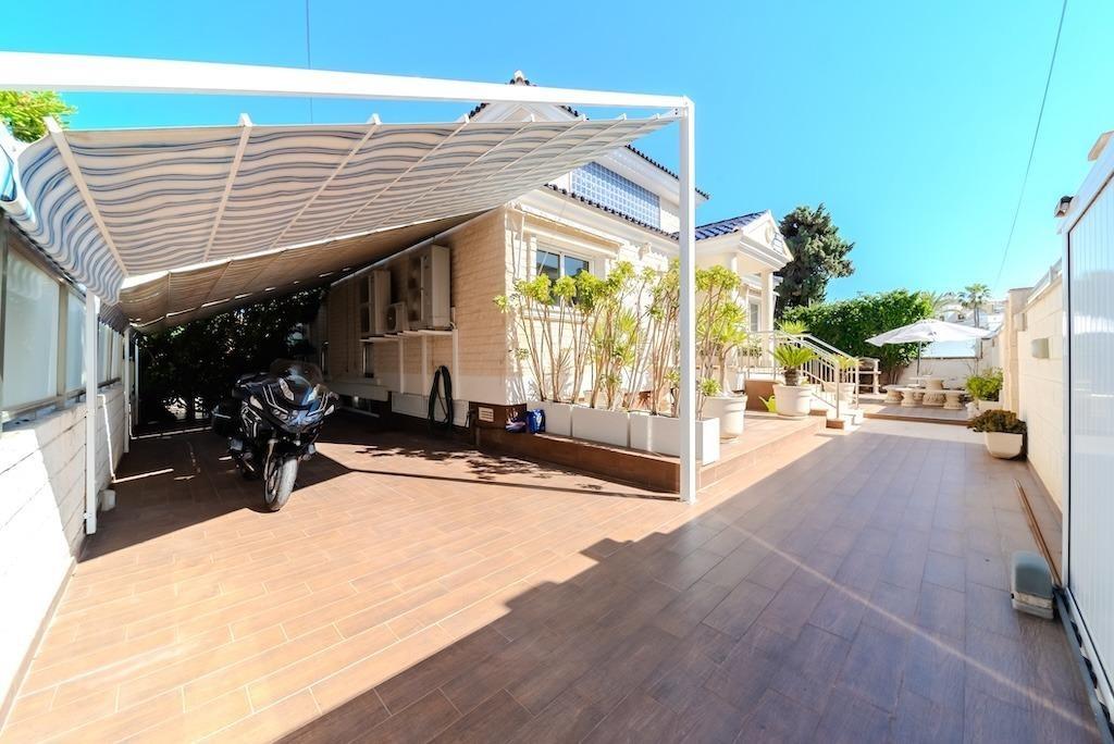 For sale - 5 Bedroom 4 Bathroom Villa in Torrevieja - Torre La Mata  - Alicante